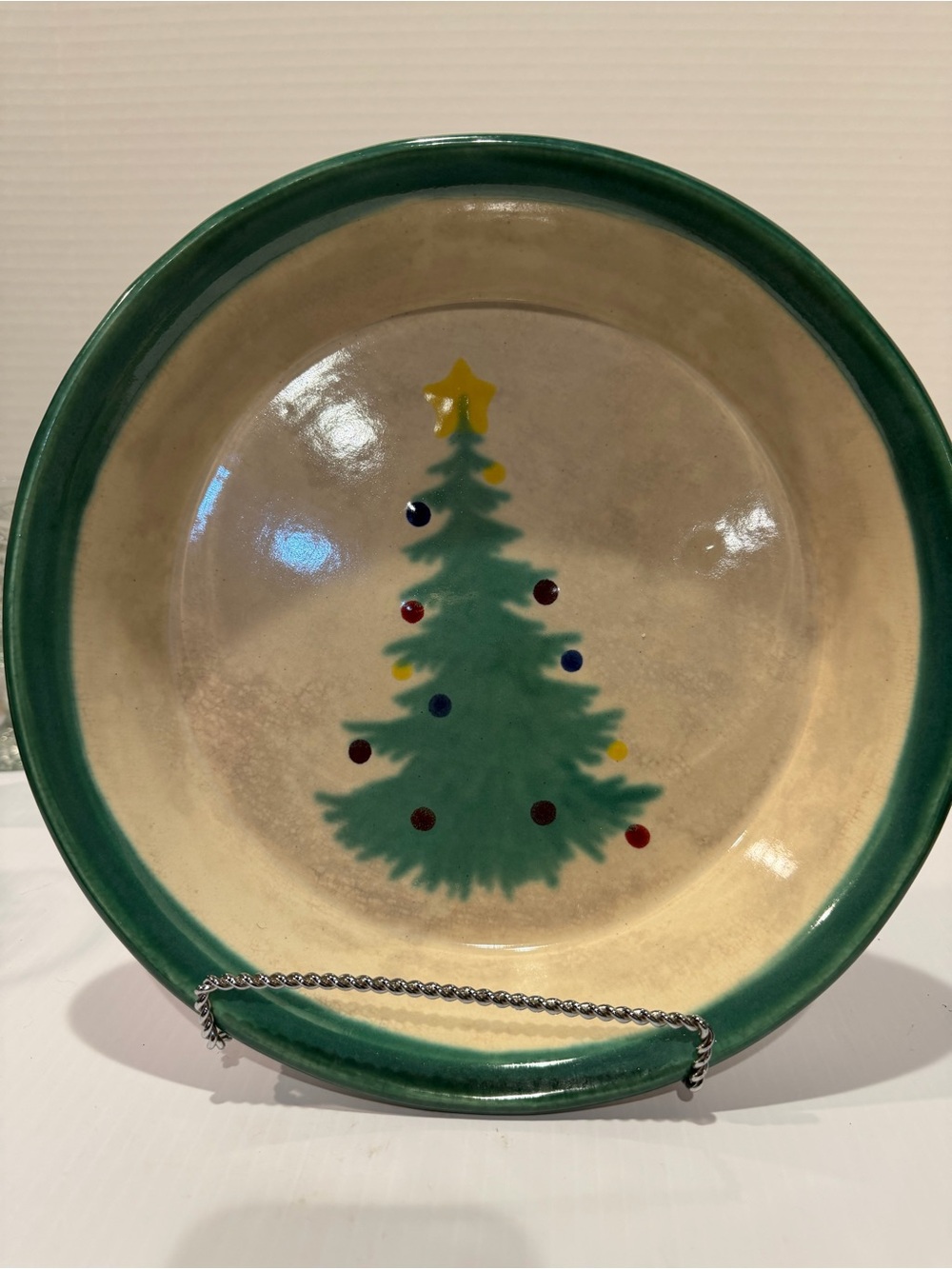Vintage Hand-Painted Ceramic Christmas Tree 10" Pie Dish – Unmarked Folk Art